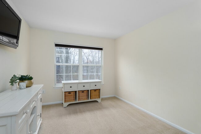 Building Photo - 610 Bollen Ct