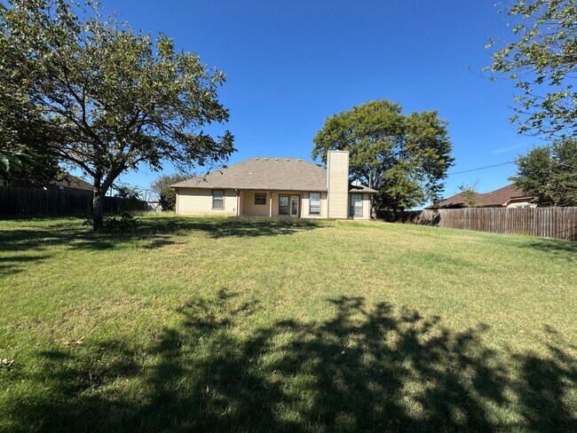 Building Photo - 1002 Windy Hill Rd
