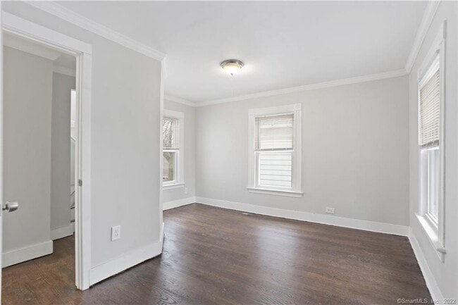 Building Photo - 393 Huntington St