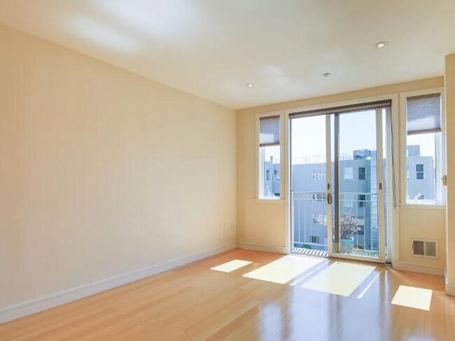 Building Photo - 1725 Washington St