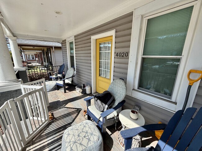 Building Photo - Beautiful Benning 3 Bedroom Renovated Bungalow Home with Yard, Parking, W/D.