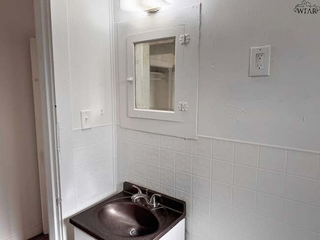 Building Photo - 2209 Talunar Ln