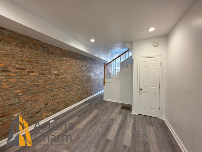 Building Photo - 3 Bedroom End Unit with Finished Basement and Fenced Yard on E 28th Street