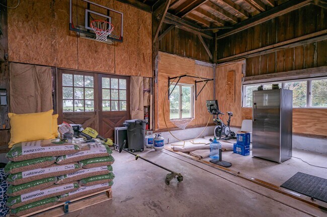 Building Photo - 4 Wheat Ln