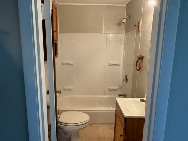 Building Photo - Updated 2BD/1BA