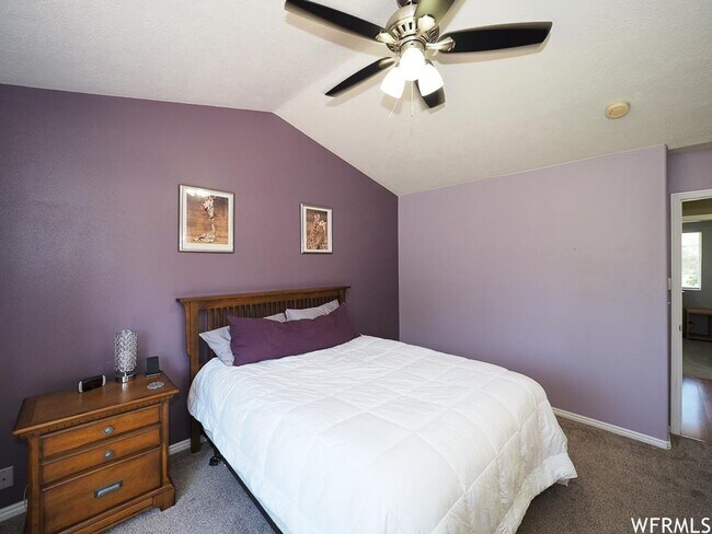 Building Photo - Spacious Rambler w attached 2 car garage!