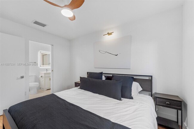 Building Photo - 9915 SW 212th St