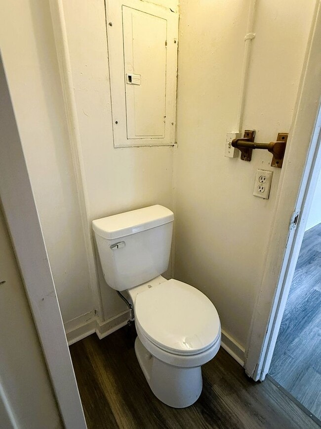 Building Photo - Remodeled Private Studio