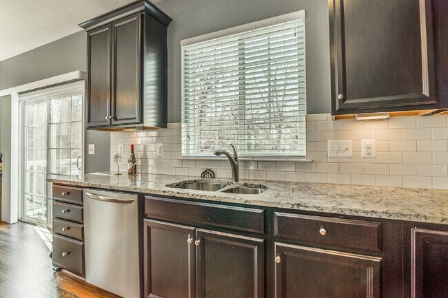 Building Photo - 3-bedroom, 2.5-bathroom condo with a great open-concept main level.