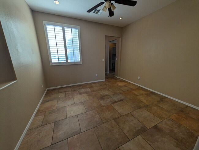 Building Photo - 4 Bedroom 2.5 Bathroom Gate Copper Canyon ...