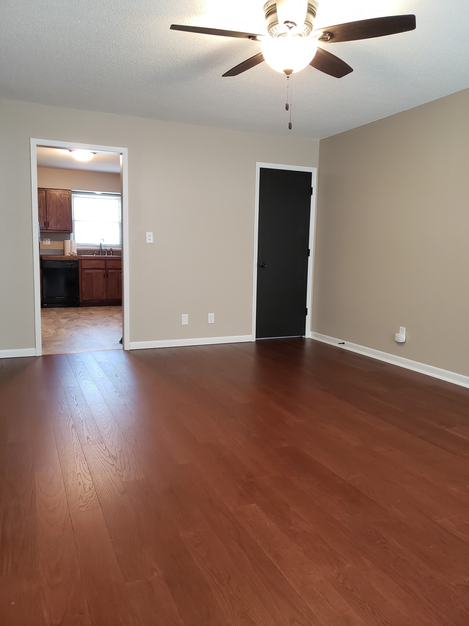 Building Photo - 1521 N Dakota Ave