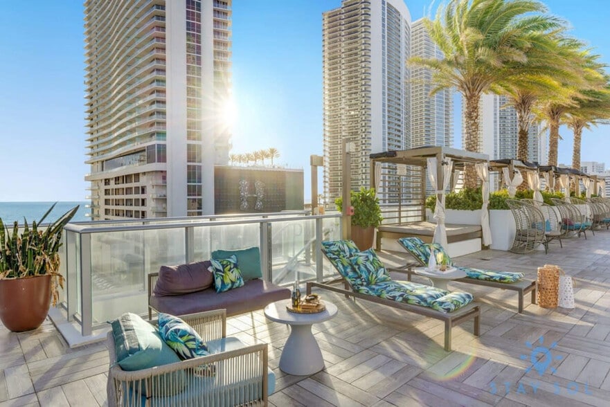 Building Photo - 4010 S Ocean Dr