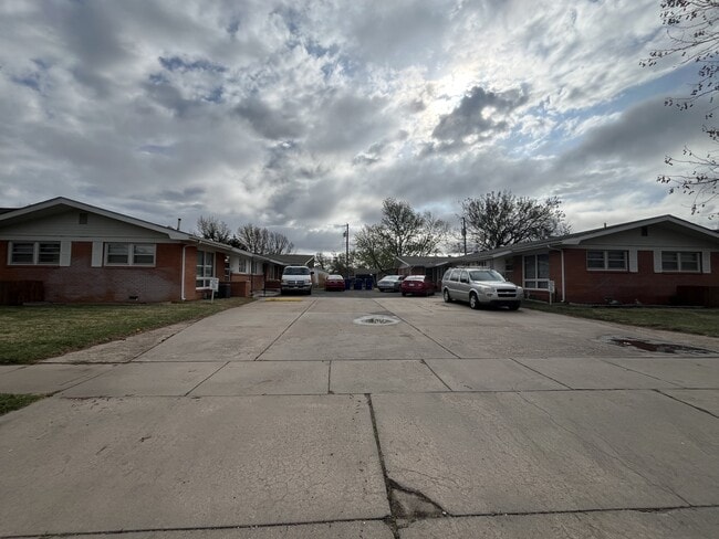 Building Photo - 122 N Joann St