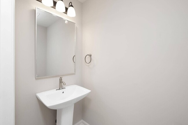 Building Photo - 2740 Village Dr