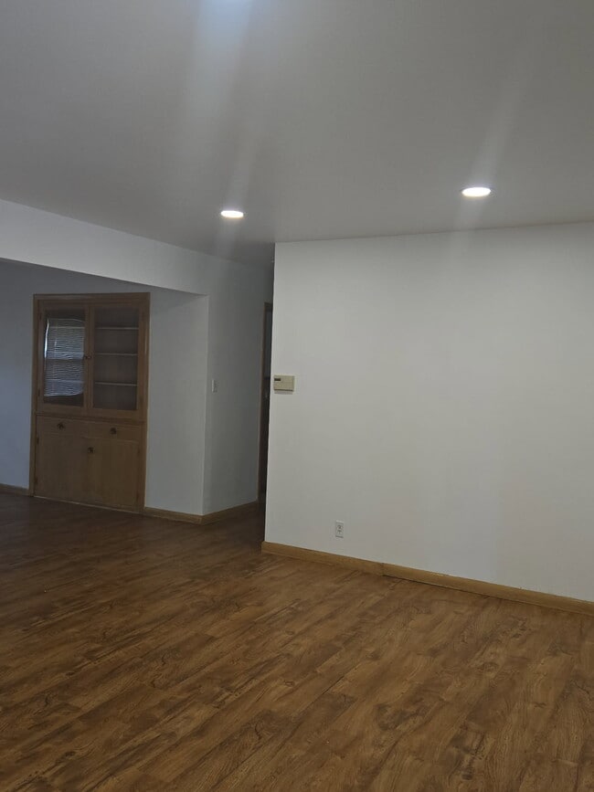 Building Photo - 2716 S Cleveland Park Dr