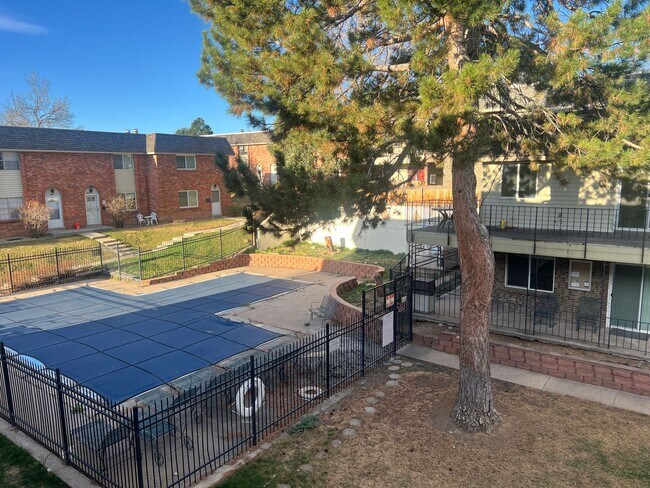 Building Photo - 1 bed Condo Available in SouthWest Denver! Top Floor!