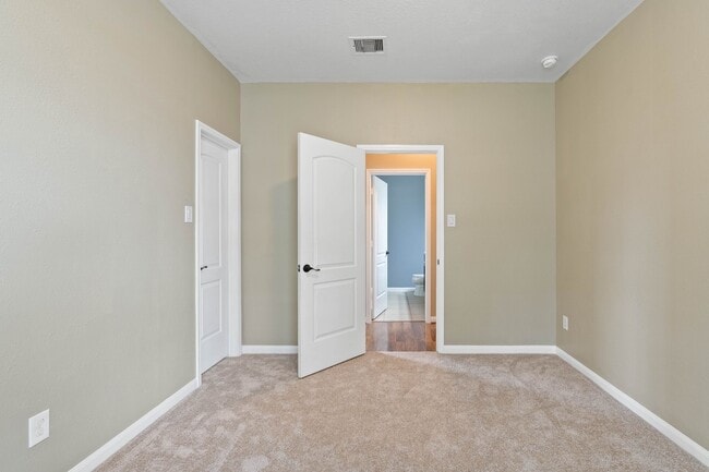 Building Photo - 18875 Maverick Ranch Rd E