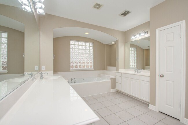 Building Photo - 6707 Gable Wing Ln