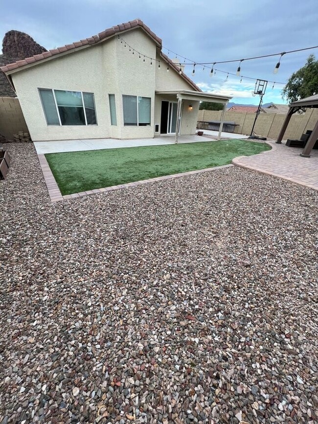 Building Photo - HOUSE FOR RENT