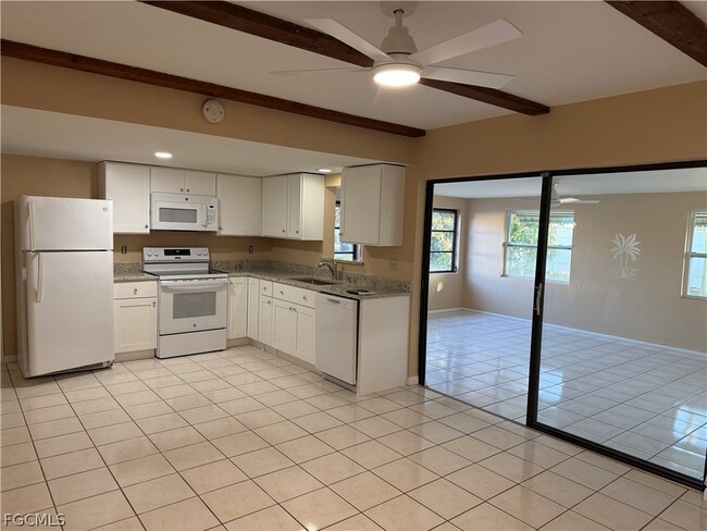 Building Photo - 234 Oakside St