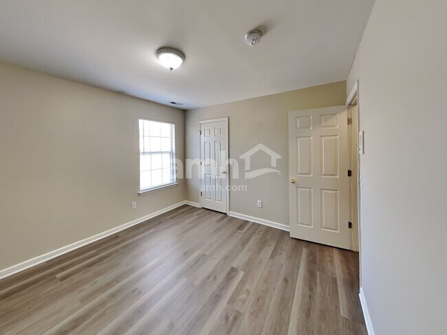 Building Photo - 2300 Devonshire Dr