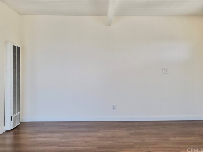 Building Photo - 25081 La Cresta Dr