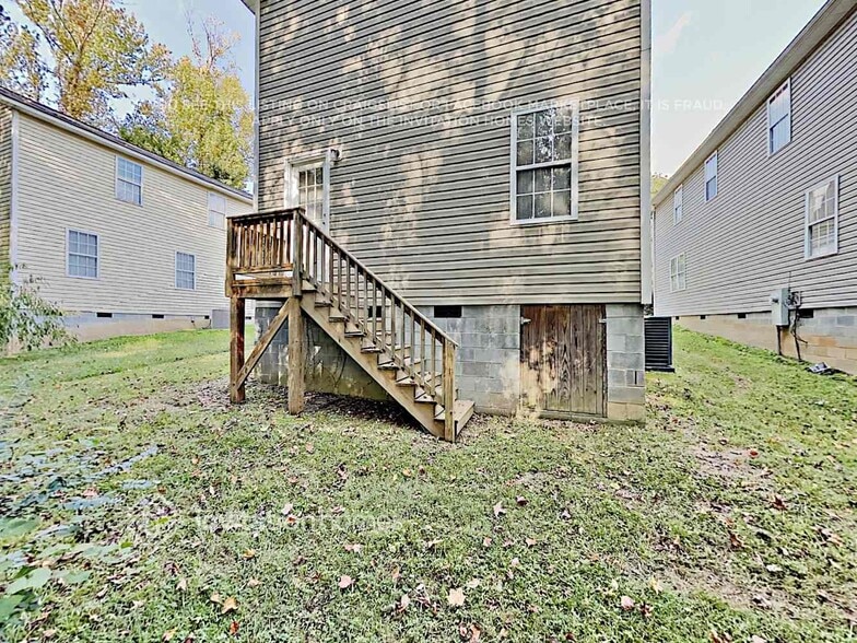 Building Photo - 1320 Eastway Dr