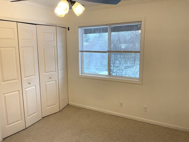 Building Photo - 1850 Tall Oaks Dr