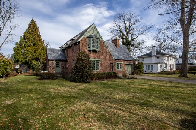 Building Photo - 3 Monmouth Ave