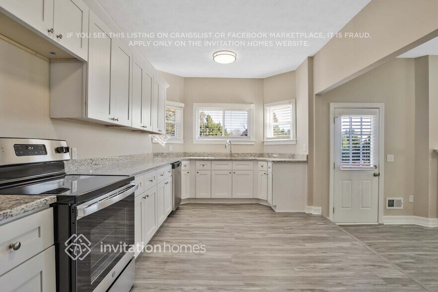 Building Photo - 6015 Holland Dr