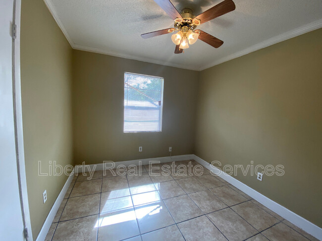 Building Photo - 137 Deerwood Ct