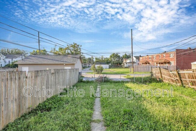 Building Photo - 2545 Sullivant Ave