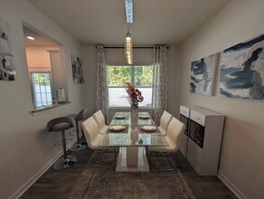 Building Photo - Room in Apartment on North Mills Rd