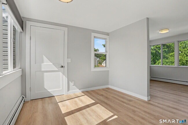 Building Photo - 92 Burwood Ave