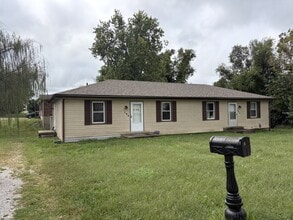 Building Photo - 104 Robin Dr