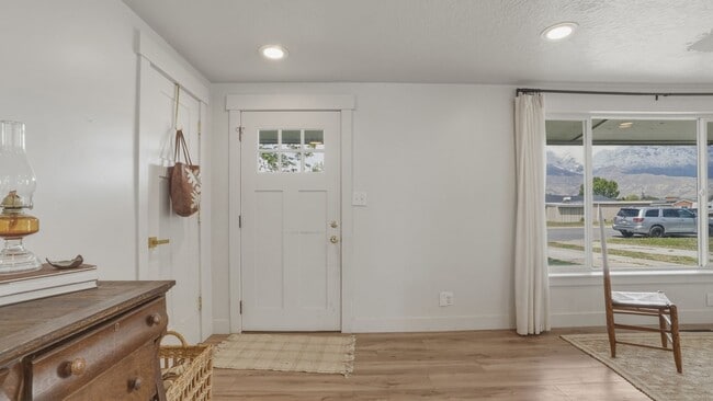 Building Photo - Charming and Quiet 3 bed Orem Home in Prime Location with Solar!!