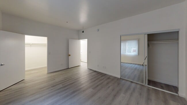 Living room - Highland Villa Apartments