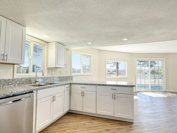 Building Photo - Available Now for Rent in the prestigious community of Silver Lakes! Please act fast as this beau...