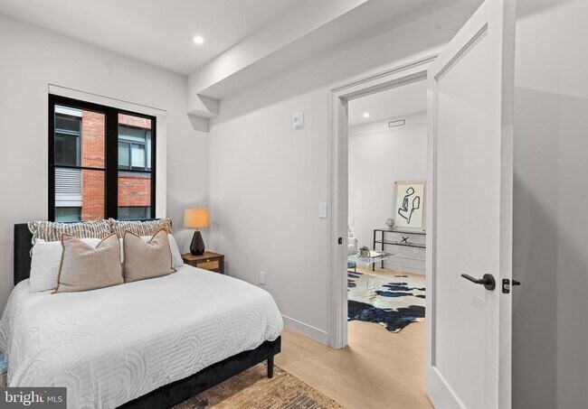 Building Photo - 2121 Ward Pl NW