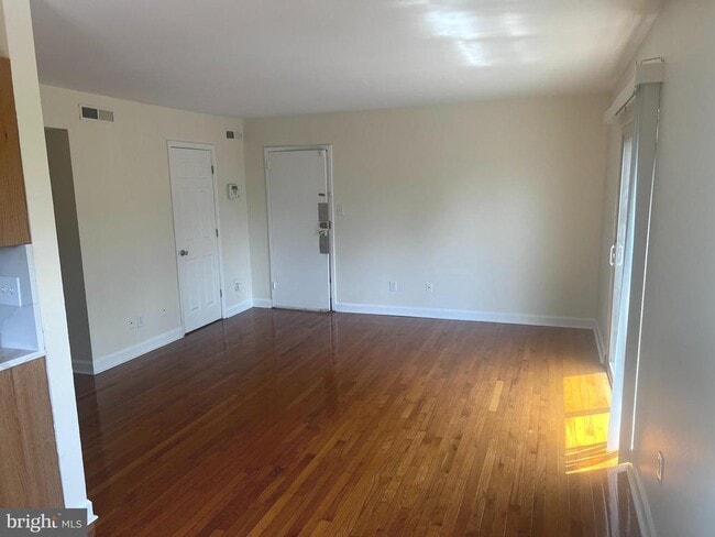 Primary Photo - 520 Franklin St NE