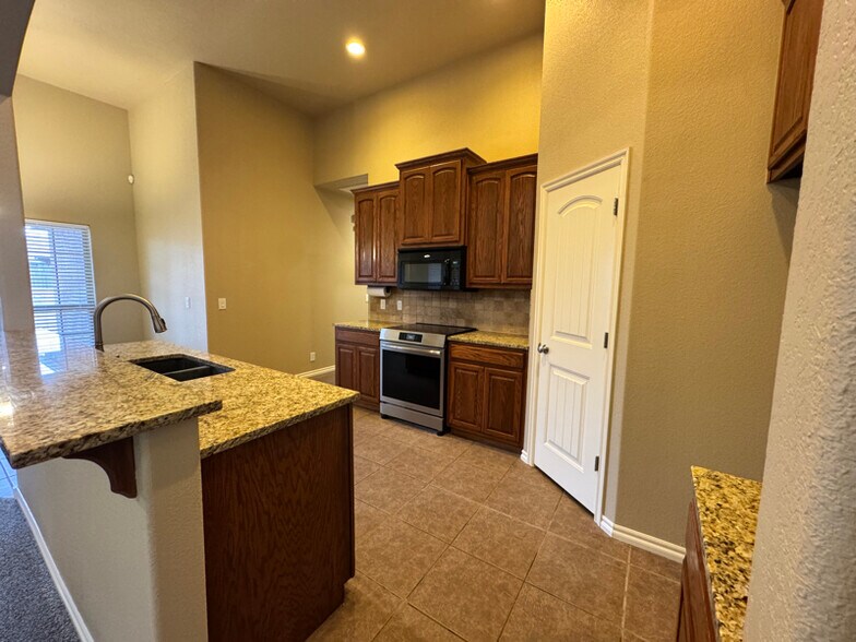 Building Photo - 1801 E Jacksonville St