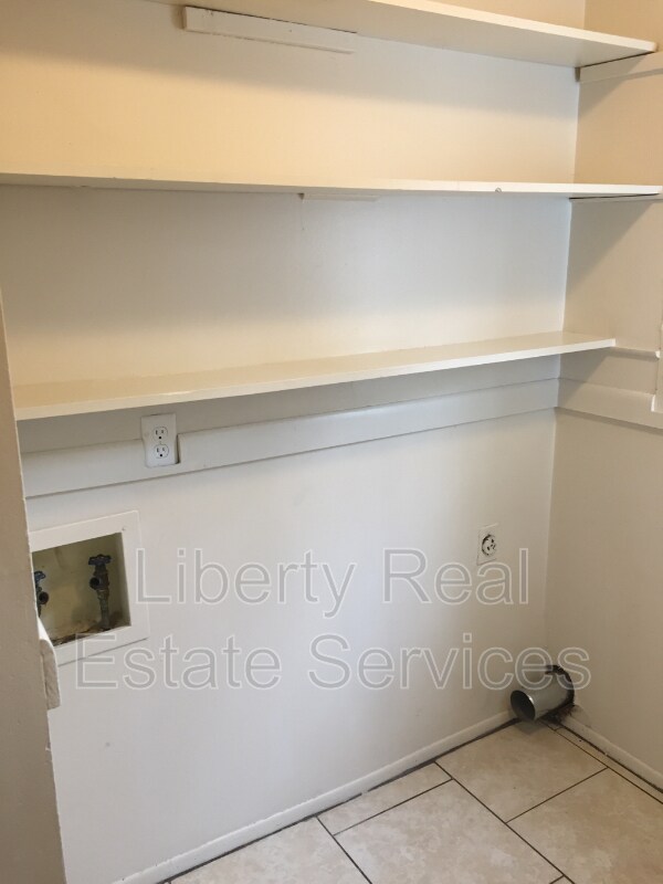 Building Photo - 901 Olmstead Dr