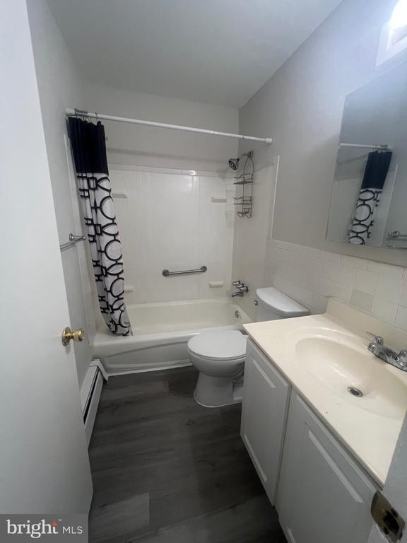 Building Photo - 208 Garnet Dr