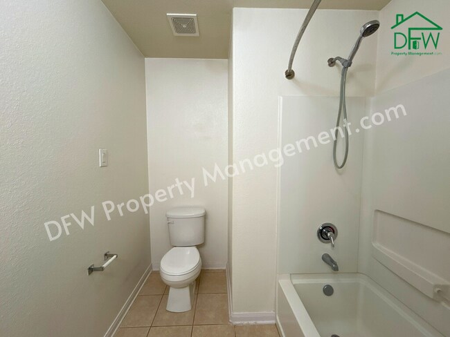 Building Photo - 10009 Iron Ridge Dr