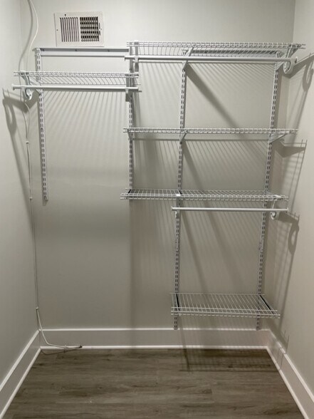 Building Photo - 3 Boxwood Ter