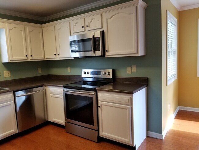 Building Photo - 9816 Thunderbolt Way