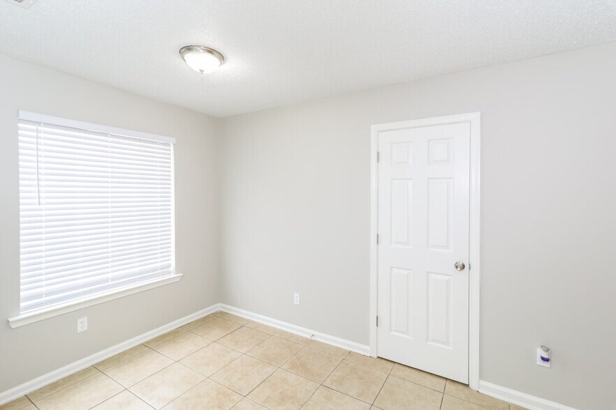 Building Photo - 4506 Shadow Hollow Dr