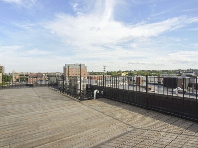 Building Photo - 877 Harrison Ave