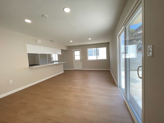 Building Photo - Charming Mission Hills 3-Bedroom Gem with ...