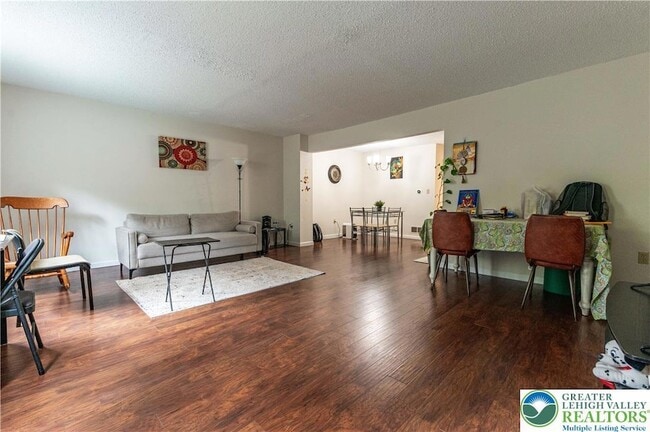 Building Photo - 8315 Countryside Ln